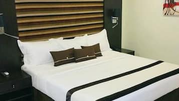 Room, 1 Bedroom, Accessible, Smoking | 1 bedroom, WiFi