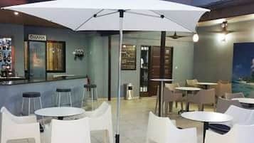 Room, 1 Bedroom, Accessible, Smoking | Dining