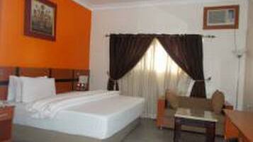 Room, 1 Bedroom, Accessible, Smoking | 1 bedroom, desk, WiFi