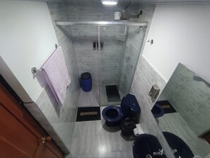 Departamento, 1 habitación, con acceso para personas discapacitadas, para fumadores | Baño | Toallas y jabón 