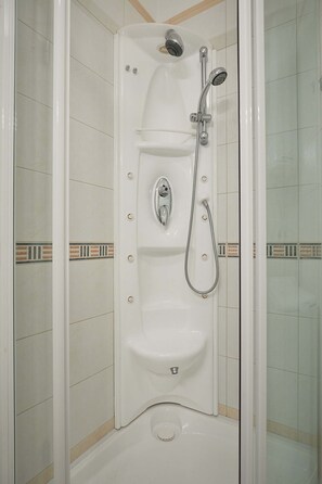 Lägenhet (3 Bedrooms) | Dusch