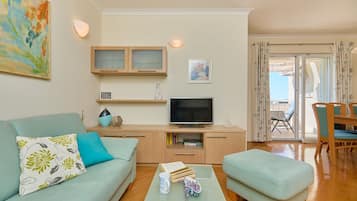 Appartement (3 Bedrooms) | Coin séjour | Télévision