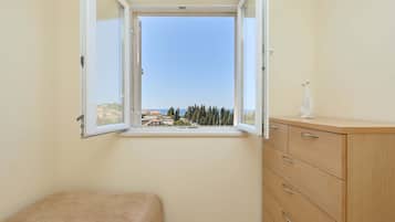 Apartamento (3 Bedrooms) | 3 quartos, berço de viagem, Wi-Fi de cortesia, roupa de cama