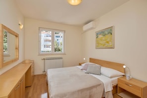 Apartamento (3 Bedrooms) | 3 quartos, berço de viagem, Wi-Fi de cortesia, roupa de cama
