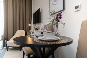 Deluxe Studio | In-room dining