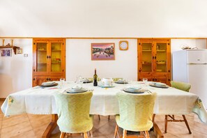 Großer Kühlschrank, Ofen