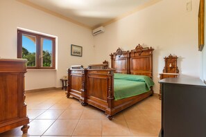 Villa | 4 chambres, fer et planche à repasser