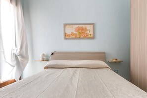 2 bedrooms, bed sheets