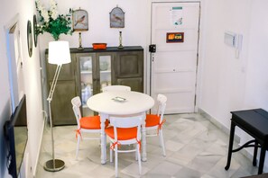 Dining - AlohaMundi Cathedral I (Sevilla)