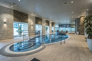 Indoor pool, outdoor pool - HiGuests - Princess Tower (Dubai)