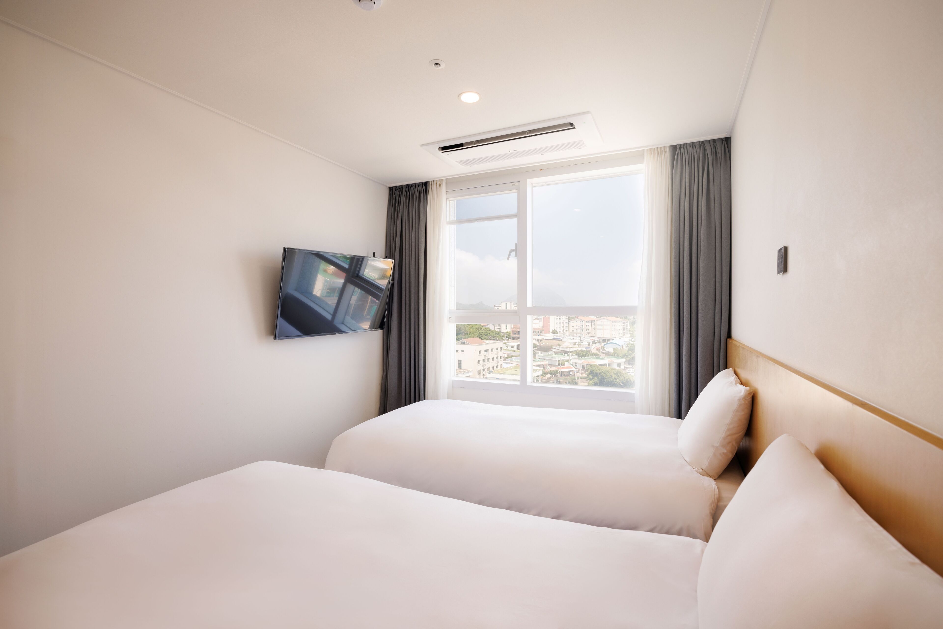 standard twin room | premium bedding, down duvets, desk, laptop workspace