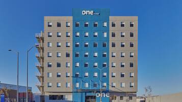 Vista frontal de la propiedad