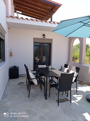 Outdoor dining - Stefania's Cosy Place (Chania)