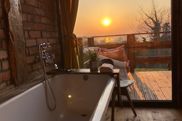 House | Bathroom | Bathtub, towels