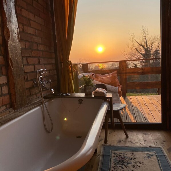 House | Bathroom | Bathtub, towels - Ptasia Osada (Smoldzino)