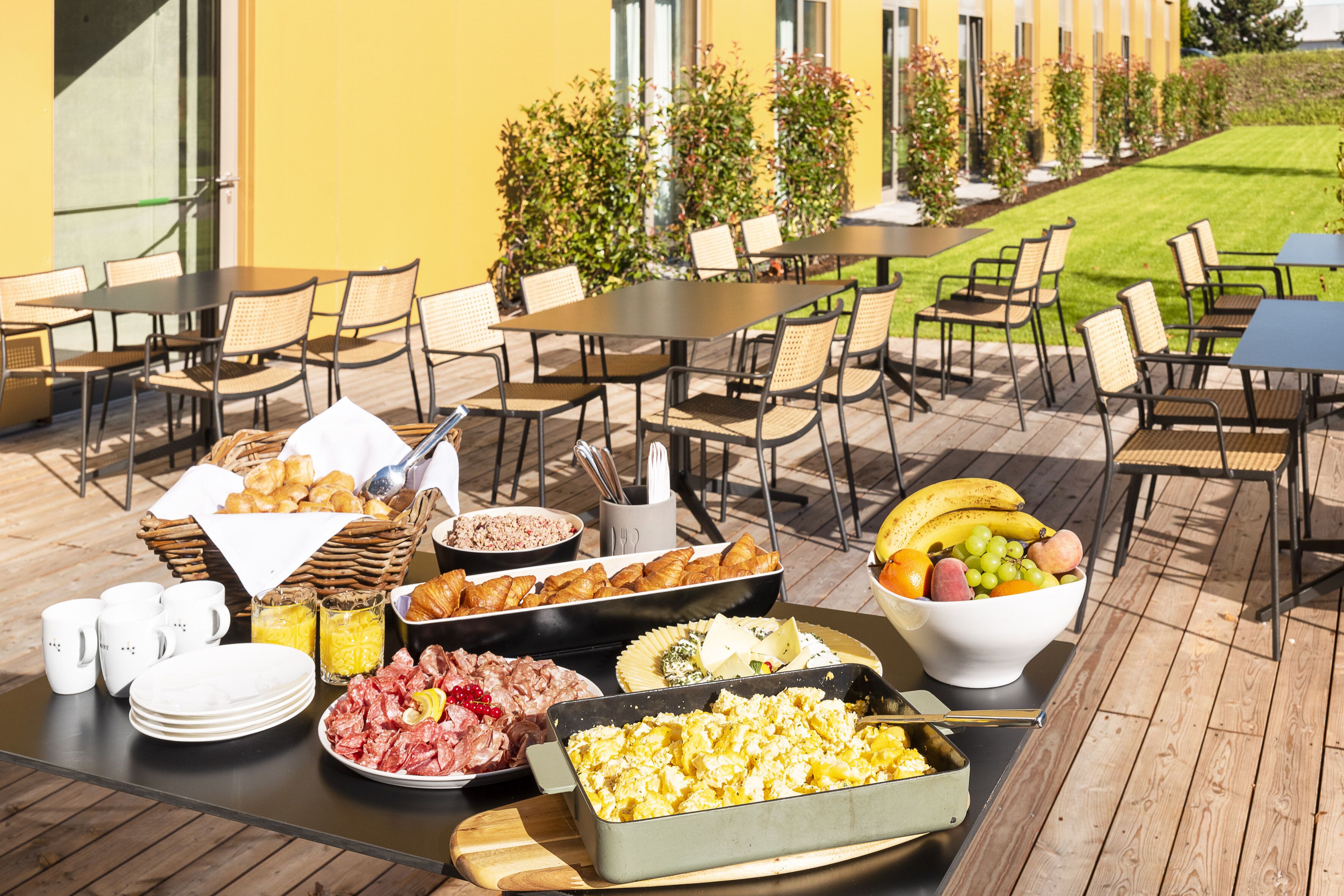 Desayuno buffet todos los días (EUR 18 por persona) 