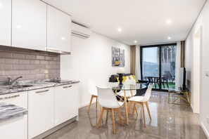 Muebles diferentes, sistema de insonorización, cunas y wifi gratis 