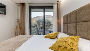 Apartemen Superior | 2 kamar tidur, dilengkapi dengan perabotan berbeda-beda, dan kedap suara