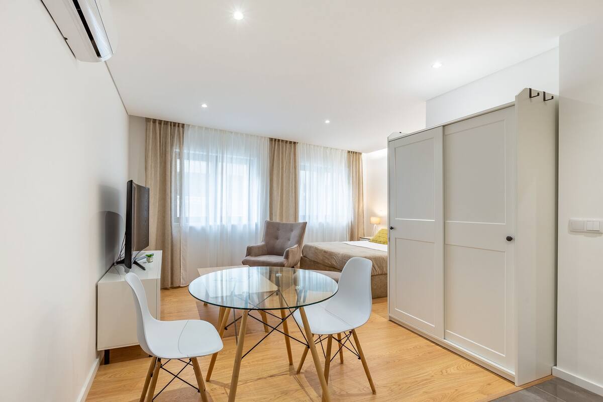 Sistema de insonorización, cunas, wifi gratis y muebles diferentes