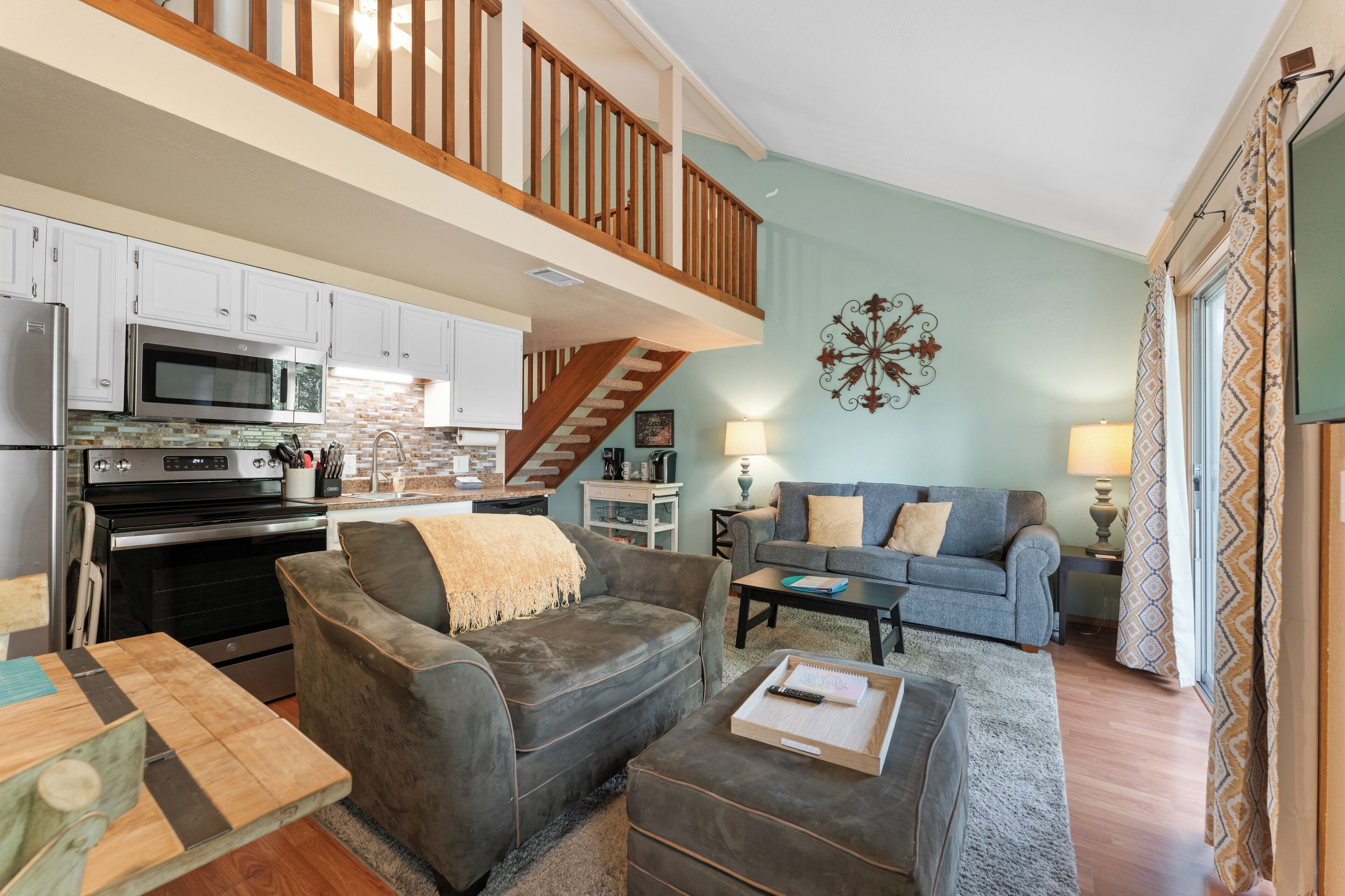Come find your happy place in this adorable and cozy 2 bed, 2 bath condo!!