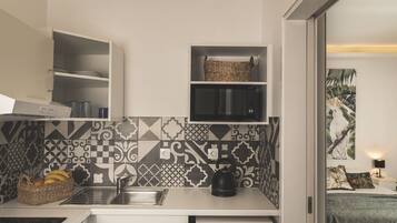 Apartment, 1 Bedroom, Garden View | Private kitchen | Mini-fridge, microwave, stovetop, cookware/dishes/utensils