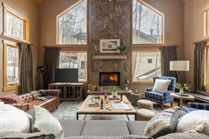Smart TV, fireplace, offices - Highline by AvantStay | Breathtaking Mountain Home w/ Hot Tub & Views (Vail)