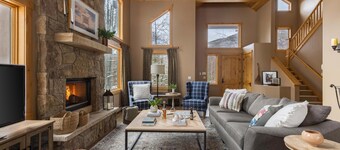 Highline by AvantStay | Breathtaking Mountain Home w/ Hot Tub & Views