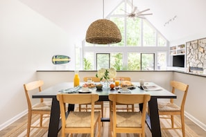Dining - Sea Pine by AvantStay | Private Home Surrounded in Lush Greenery, Close to Beach (Hilton Head Island)