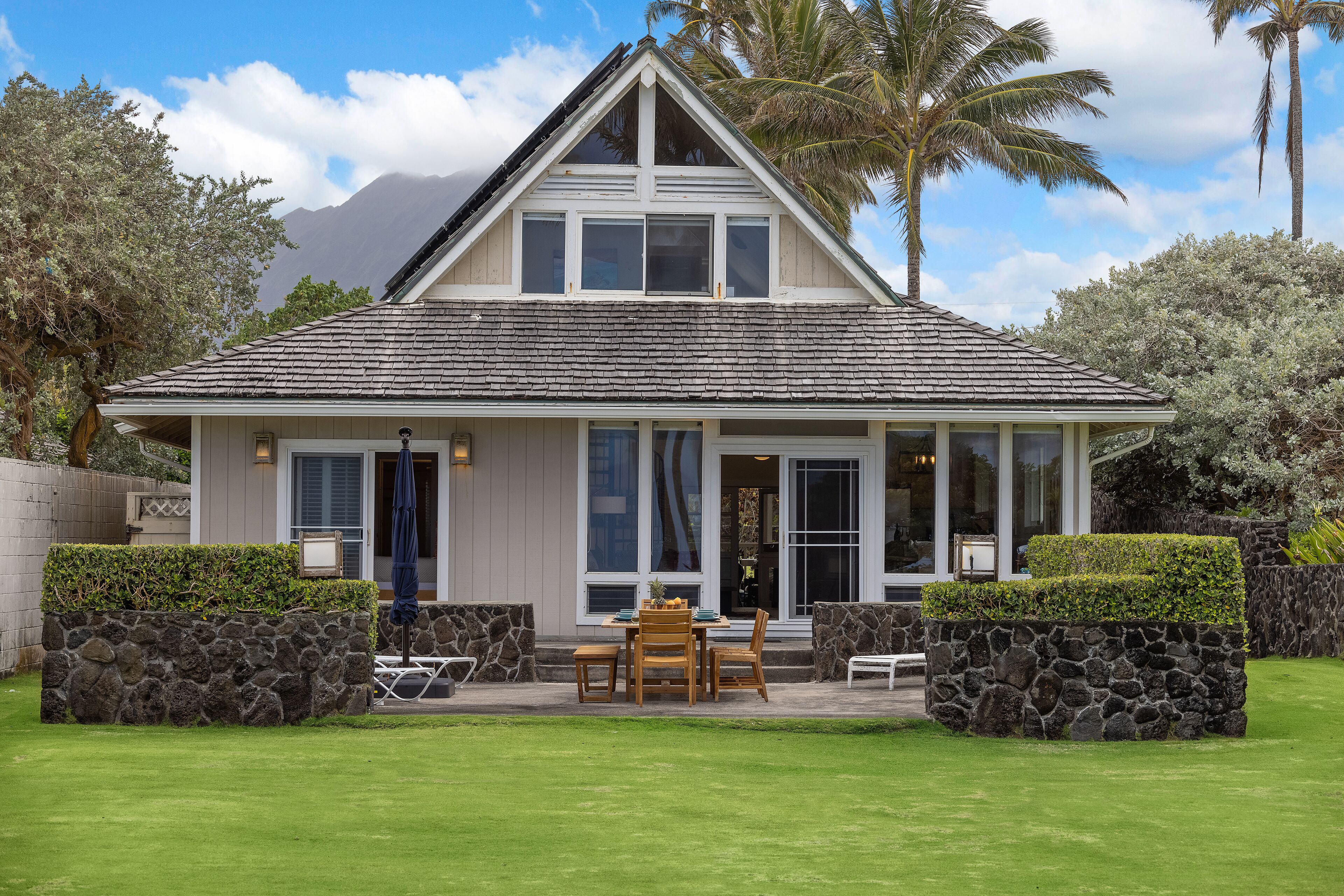 Kailua Kai/Beach Front Licensed Rental #1990/NUC-1780 Reviews