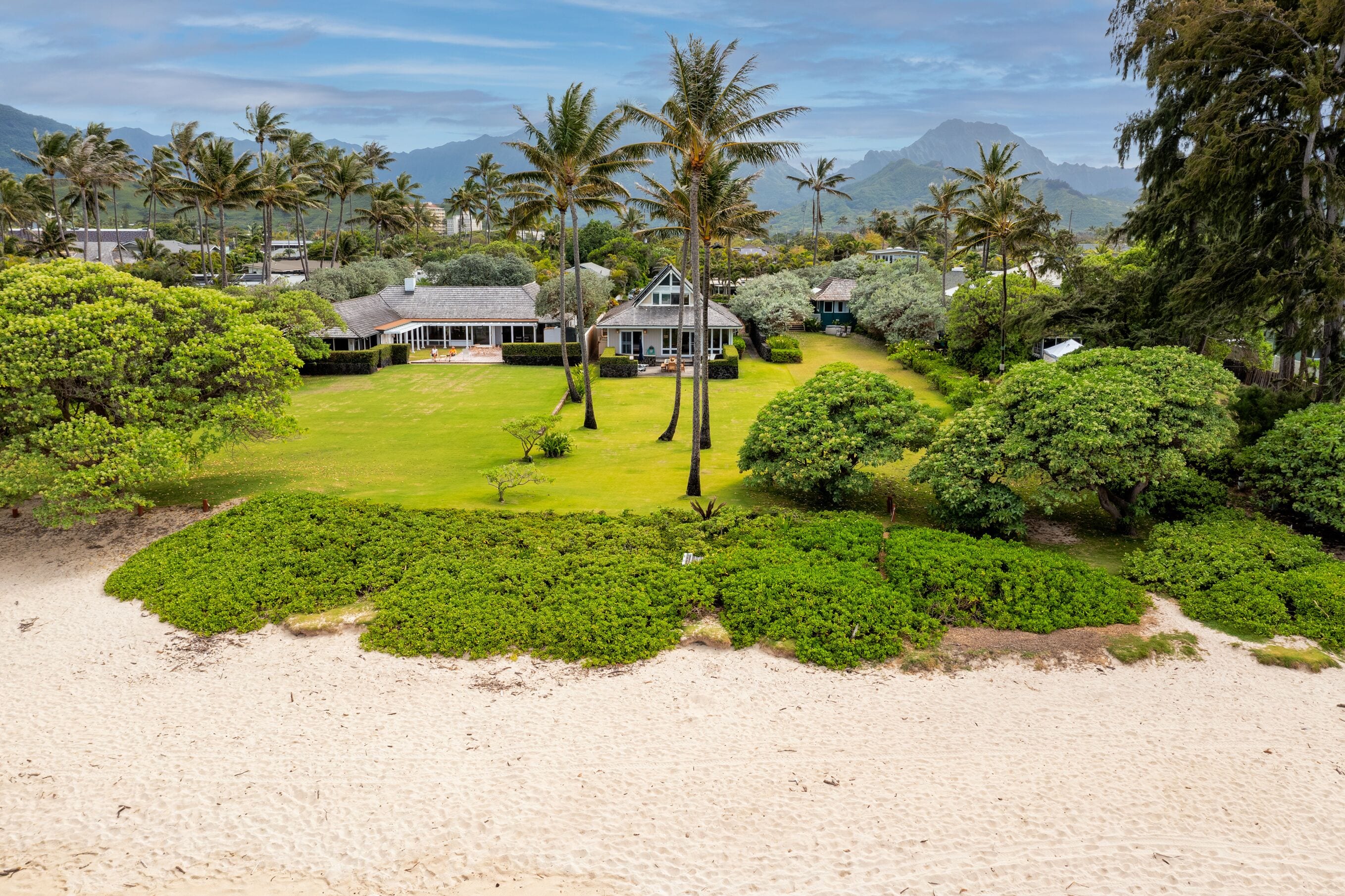 Kailua Kai/Beach Front Licensed Rental #1990/NUC-1780