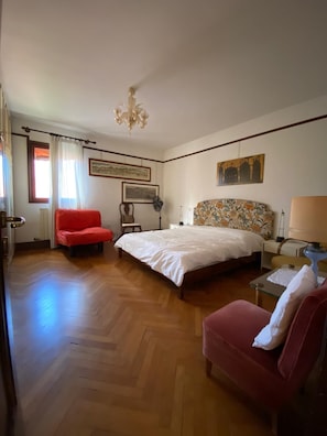 2 camere, una scrivania, ferro/asse da stiro, Wi-Fi gratuito