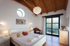 4 slaapkamers, een kluis op de kamer, een strijkplank/strijkijzer