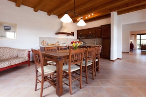 Dining - Spacious villa with 10x5m pool, aircon.  Rural retreat,  stunning views. (Motovun)