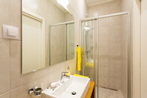 Appartement (Two Bedroom Apartment) | Salle de bain