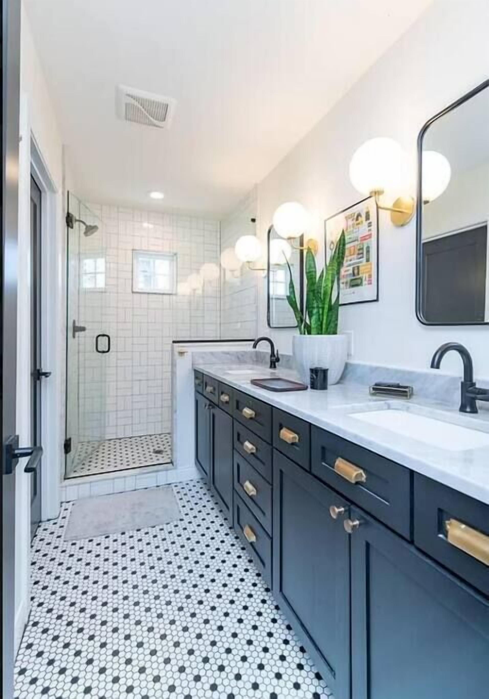 Luxe Home | Great Location |Patio with Grill | Tempurpedic Beds