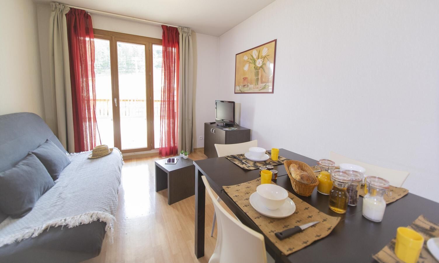 Ski-in/ski-out & foot of the slopes, swimming pool, balcony, 30m², Les Orres