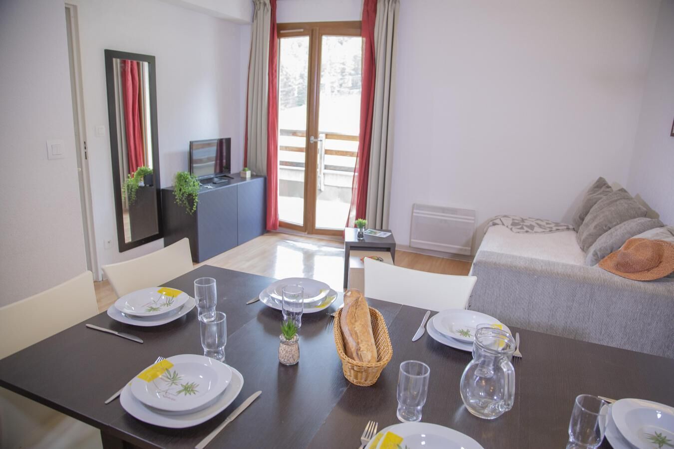 Ski-in/ski-out & foot of the slopes, swimming pool, balcony, 33m², Les Orres