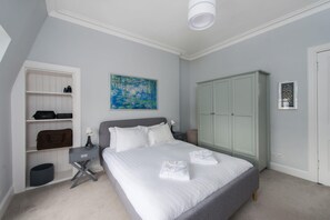 2 bedrooms, desk, iron/ironing board, WiFi - Bright 2 bed apartment North Berwick High Street (North Berwick)