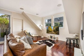 Unclassified image, 4 of 13, button - Bright 2-Bed Apartment with BBQ Patio (Northcote)