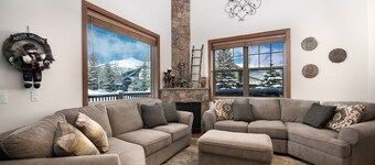 Vista Point Lookout Home: Dog Friendly, Views, Hot Tub!