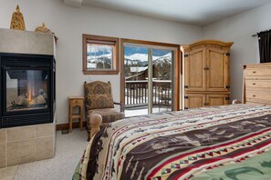 4 bedrooms, iron/ironing board, internet, bed sheets