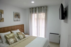 3 bedrooms, bed sheets