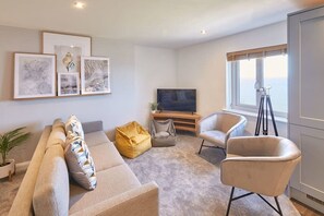 TV - Host & Stay | Sea Watcher (Whitby)