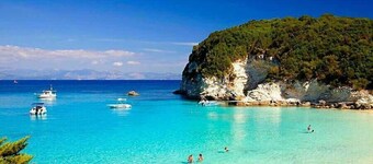 Paxoi Sunny Serenity - Kirki's Studio with Jacuzzi