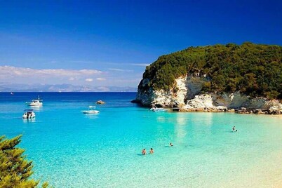 Paxoi Sunny Serenity - Kirki's Studio with Jacuzzi