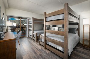 1 dormitori, planxa i posts de planxar, Internet i roba de llit