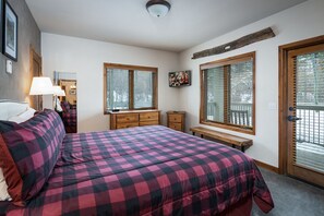 3 slaapkamers, een strijkplank/strijkijzer, internet, beddengoed