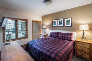 3 bedrooms, iron/ironing board, internet, bed sheets - Riverbend Snowflake Run Condo: At Snowflake Lift (Breckenridge)