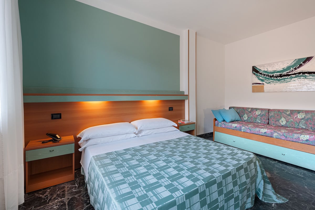 In-room safe, desk, free WiFi, bed sheets
