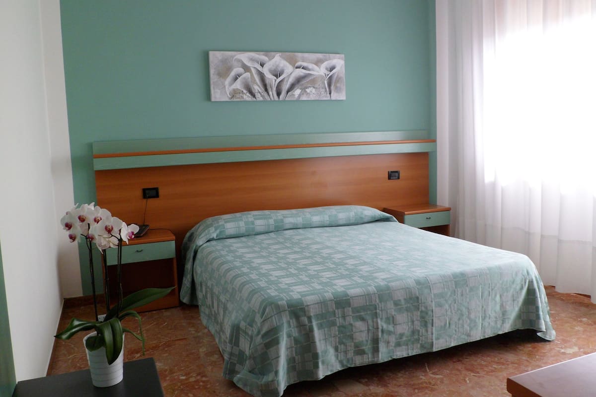 In-room safe, desk, free WiFi, bed sheets